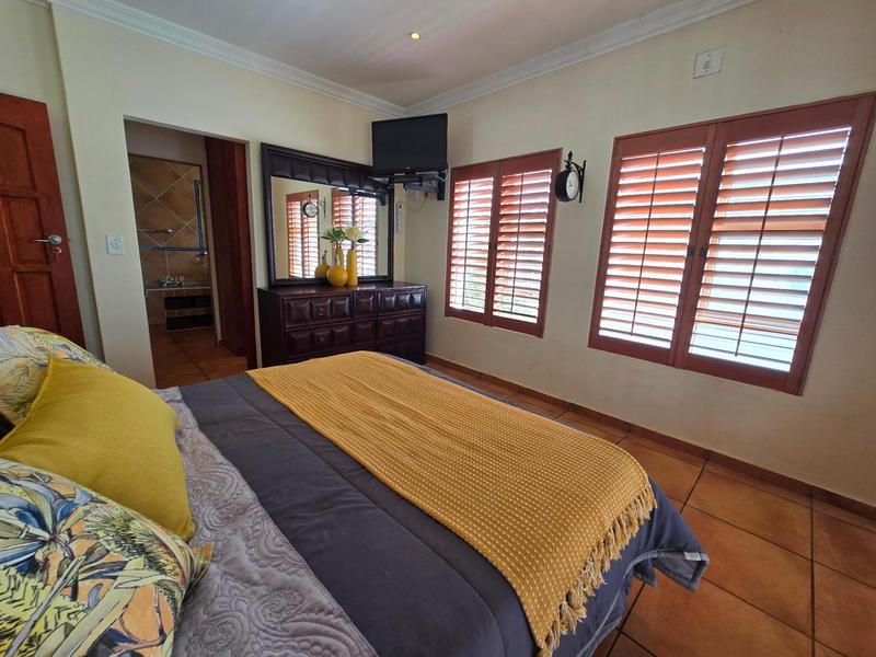 5 Bedroom Property for Sale in Golden Mile Western Cape
